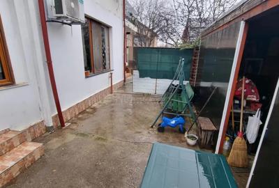 Apartament cu 3 camere decomandat în Central - 1