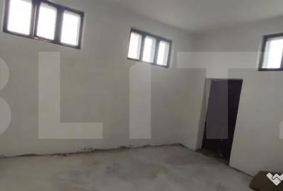 Spațiu comercial, de 200 mp, în Central - 4