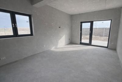 Duplex cu 4 camere cu Canalizare în Moșnița Nouă - 1