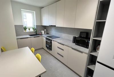 Apartament cu 3 camere decomandat, mobilat în Tractorul - 12