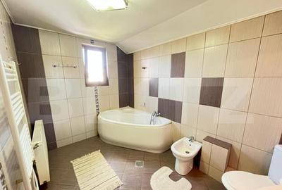 Casă cu 7 camere cu Teren 250 Mp în Central - 4