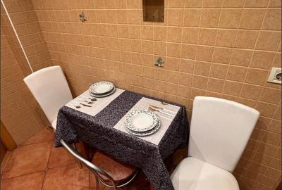 Apartament cu 3 camere semidecomandat în Podu Roș - 9