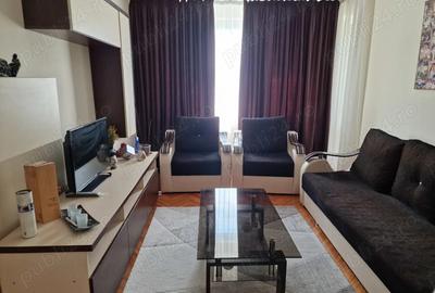 Apartament cu 3 camere semidecomandat în Viziru 1