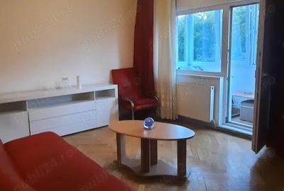 Proprietar inchiriez apartament spa?ios cu 3 camere decomandate, zona lini?tita