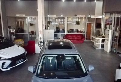 OPORTUNITATE Locatie imobiliara cu doua showroomuri functionale si ultradotate - 11