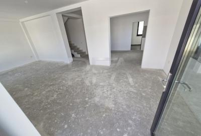 Duplex compus din doua case la 1,3 kilometri de sta?ia de - 12