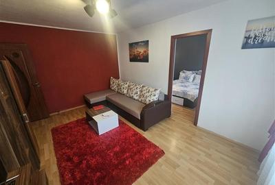 Apartament cu 3 camere nedecomandat, mobilat în Micro III - 12
