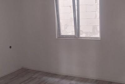 Casă cu 4 camere cu Teren 200 Mp în Central - 2