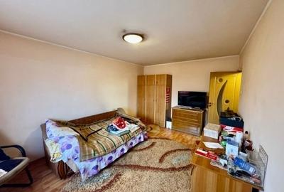 Garsonieră decomandată în Baza 3 - 1