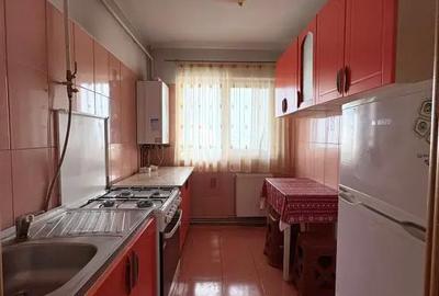 Apartament cu 3 camere decomandat în Micro 6 - 12