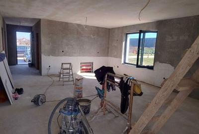 Casă cu 4 camere în Central