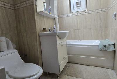 Apartament cu 3 camere decomandat, mobilat în Micro 3 - 4