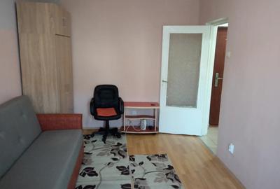 Dau in chirie garsoniera 900 lei - Oradea, str. Slatinei, et. 3 - 2