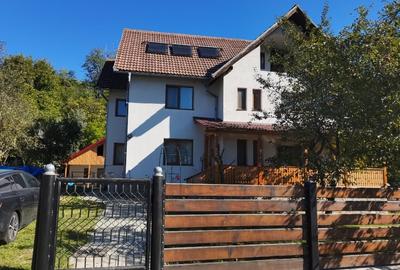 Casă individuală cu 5 camere cu Teren 1000 Mp în Slănic - 1