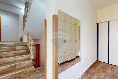Casă individuală cu 10 camere cu Teren 710 Mp în Central - 16