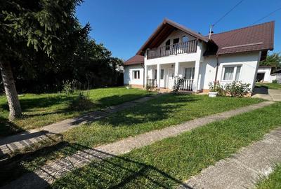 Casa 4 dormitoare / 2076 mp teren Roman, Neamt - 1
