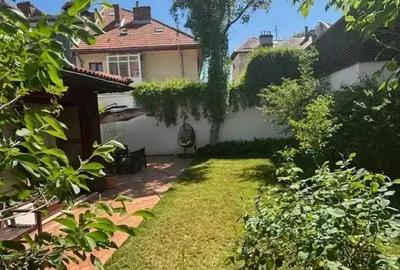 Casă cu 7 camere în Cotroceni