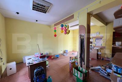 Casa de vanzare, cu 2 camere, zona cu vad comercial. - 11