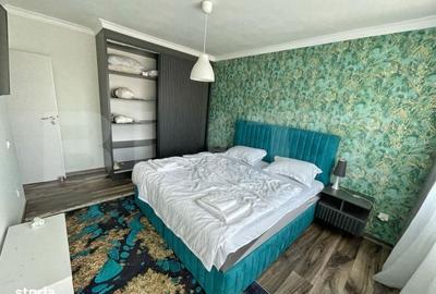 Apartament cu 3 camere semidecomandat în Calea București