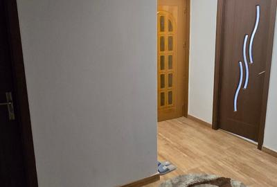 Apartament cu 3 camere decomandat, mobilat în Micro 3 - 10