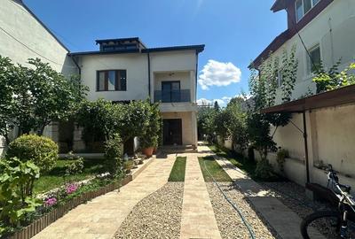 Casă individuală cu 5 camere cu Canalizare în Bucureștii Noi