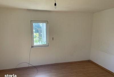 Casă cu 3 camere cu Teren 80 Mp în Dărmănești - 4
