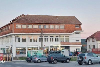 Casă cu 4 camere cu Teren 950 Mp în Central
