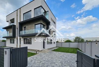 Duplex cu 4 camere cu Canalizare în Șelimbăr - 1
