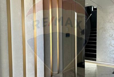 Casă cu 6 camere cu Teren 560 Mp în Malu Mare - 9