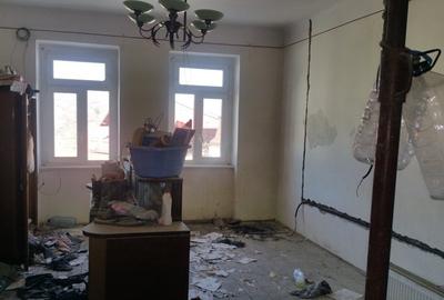 CASA SINGUR CURTE DE RENOVAT  cu teren 297 mp -ZONA PIATA UNIRII- comision 0% - 5