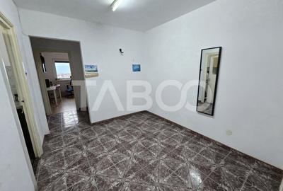 Apartament decomandat 3 camere balcon pivnita lift Vasile Aaron Sibiu - 8