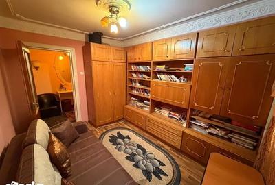 Apartament cu 3 camere decomandat în Km 4 - 1