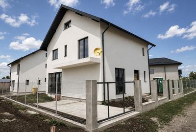 Casă individuală cu 5 camere cu Teren 240 Mp în Otopeni - 1