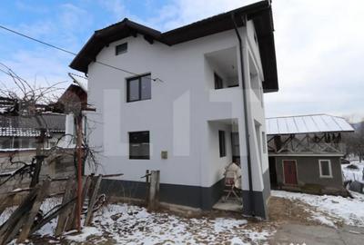 Casă cu 5 camere cu Teren 680 Mp în Central