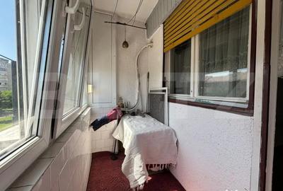 Apartament cu 3 camere decomandat în Nufărul