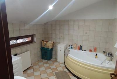 Casă cu 6 camere cu Teren 246 Mp în Colentina - 12