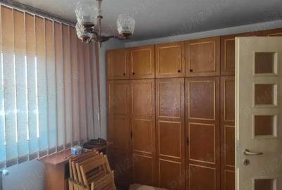 Apartament cu 2 camere semidecomandat în Micro I - 5