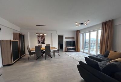 Apartament cu 3 camere decomandat în Tractorul