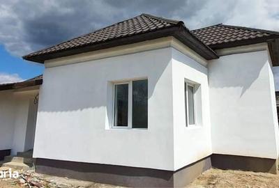 Casă cu 4 camere cu Teren 1200 Mp în Leordeni - 2