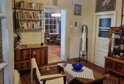 Casă de vânzare cu 4 camere în zona 14 Mai - 2