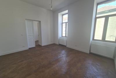 Apartament cu 3 camere semidecomandat în Central - 2