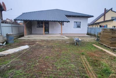 Casă individuală cu 3 camere cu Canalizare în Letea - 2