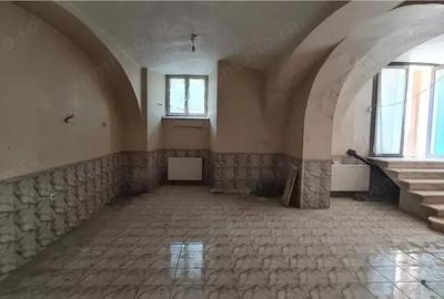 Spațiu comercial, de 100 mp, în Central - 3