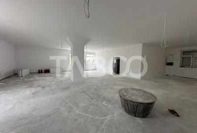 Spatiu comercial cu vitrina pe 3 niveluri cu suprafata utila de 915mp - 3