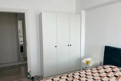 Apartament cu 3 camere decomandat în Tractorul - 3