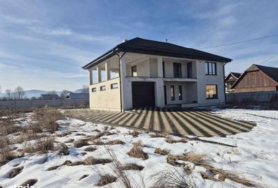 Casă cu 4 camere cu Teren 2700 Mp în Bilca - 2