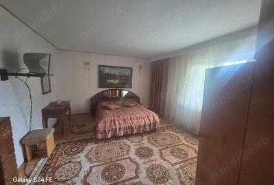 Casă cu 6 camere cu Teren 3500 Mp în Central - 2
