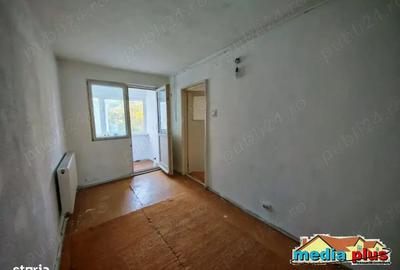 Apartament cu 4 camere semidecomandat în Micro 39 - 1