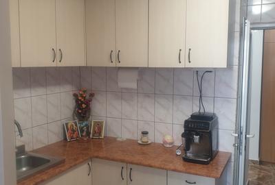Apartament cu 3 camere decomandat în Poarta 6 - 8
