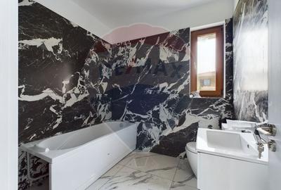 Casă cu 5 camere cu Teren 1000 Mp în Ostratu - 14